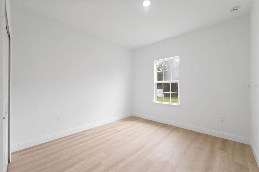 Spacious, unfurnished interior of a new home in , Ocala (Image 26).