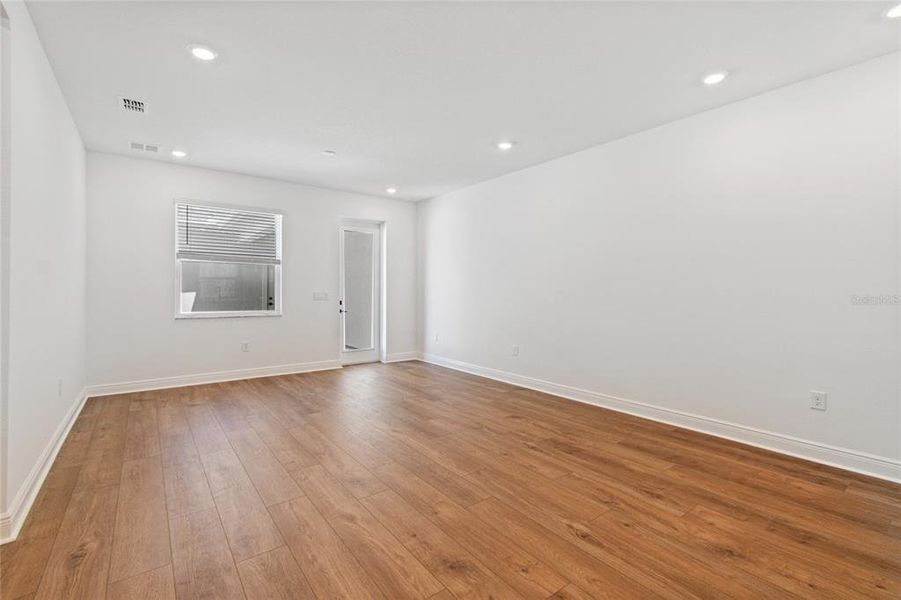 Spacious, unfurnished interior of a new home in SeaFlower, Bradenton (Image 15).