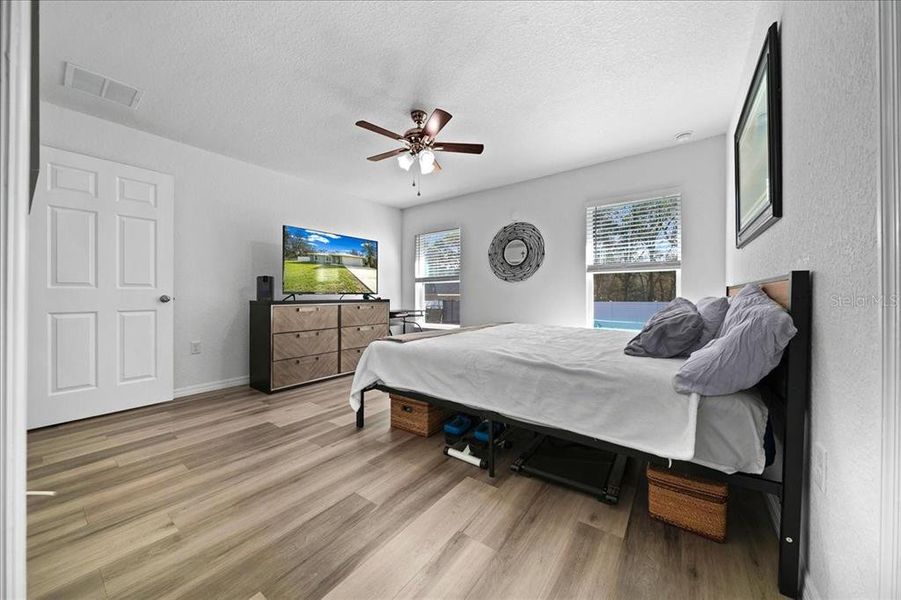 Furnished interior view inside a new home in , Ocklawaha (Image 18).