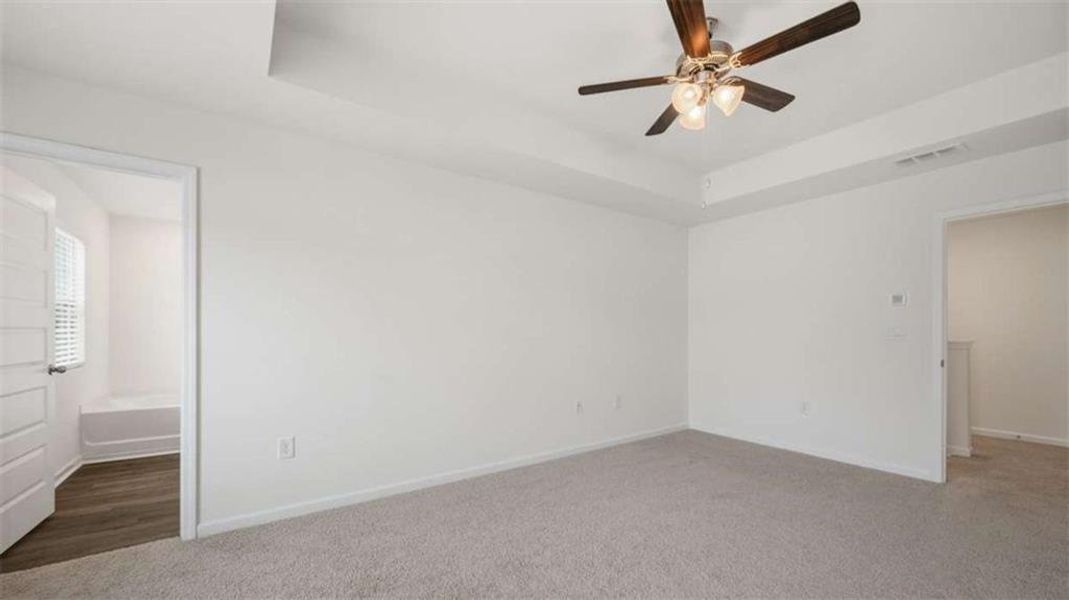 Spacious, unfurnished interior of a new home in Inverness at Sugarloaf, Lawrenceville (Image 13).