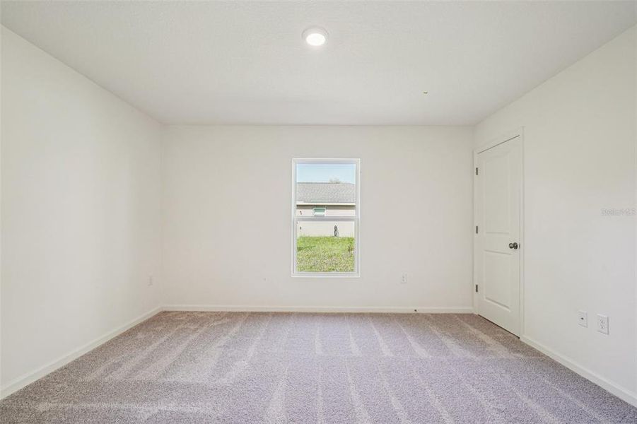 Spacious, unfurnished interior of a new home in Marion Oaks, Ocala (Image 12).