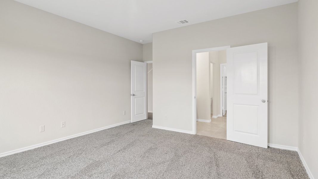 Spacious, unfurnished interior of a new home in Saddlebrook, Waxahachie (Image 12).