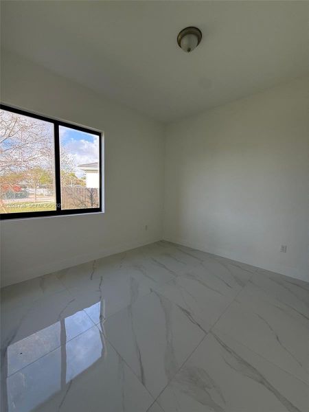 Spacious, unfurnished interior of a new home in , Cutler Bay (Image 10).