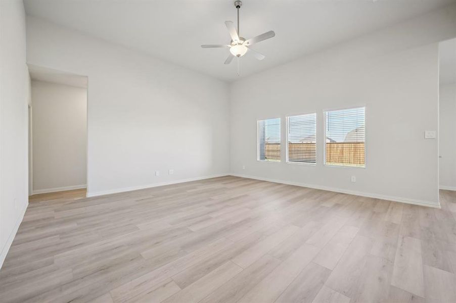 Spacious, unfurnished interior of a new home in Lakehaven - Premier Series, Farmersville (Image 37).