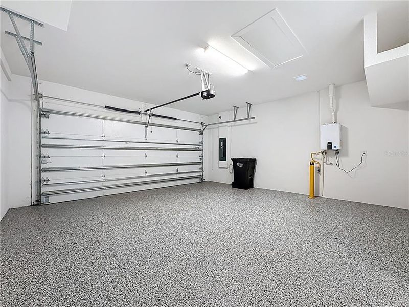 Spacious, unfurnished interior of a new home in , Bradenton (Image 22).