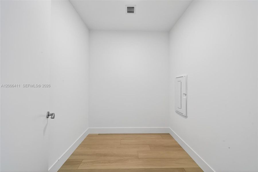 Spacious, unfurnished interior of a new home in , Miami (Image 25).