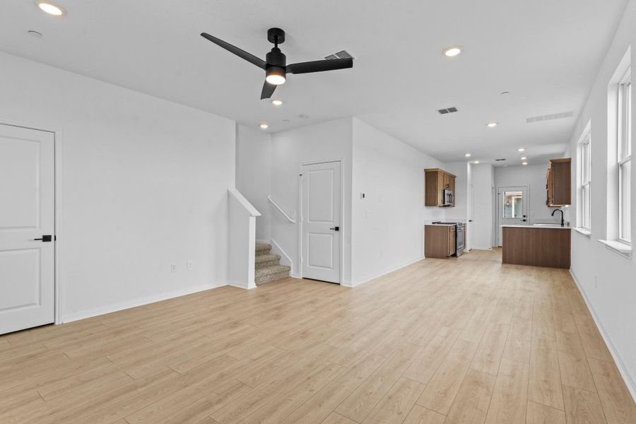 Spacious, unfurnished interior of a new home in Avery Centre, Round Rock (Image 34).