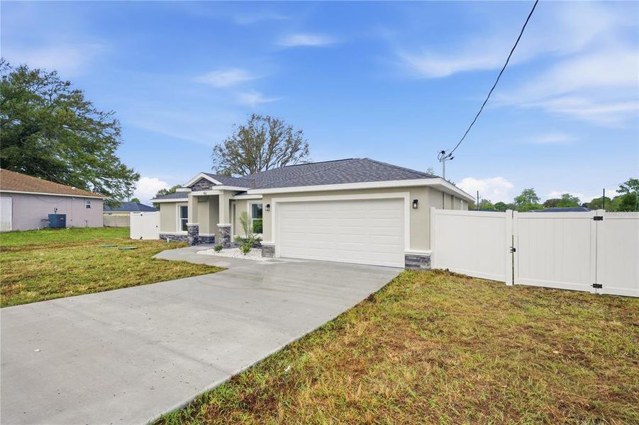 Exterior details and patio area of a home in , Ocala (Image 16).