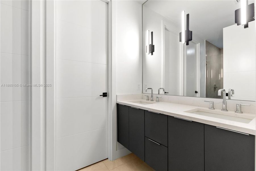 Main Suite Bathroom Main Suite Bathroom