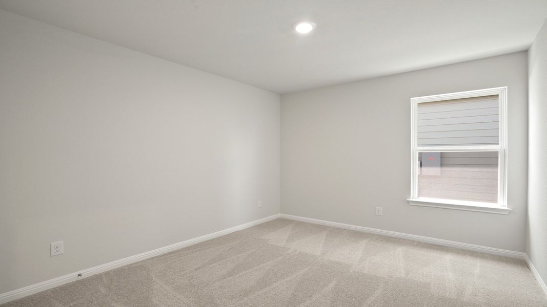 Spacious, unfurnished interior of a new home in Timber Creek, San Antonio (Image 12).