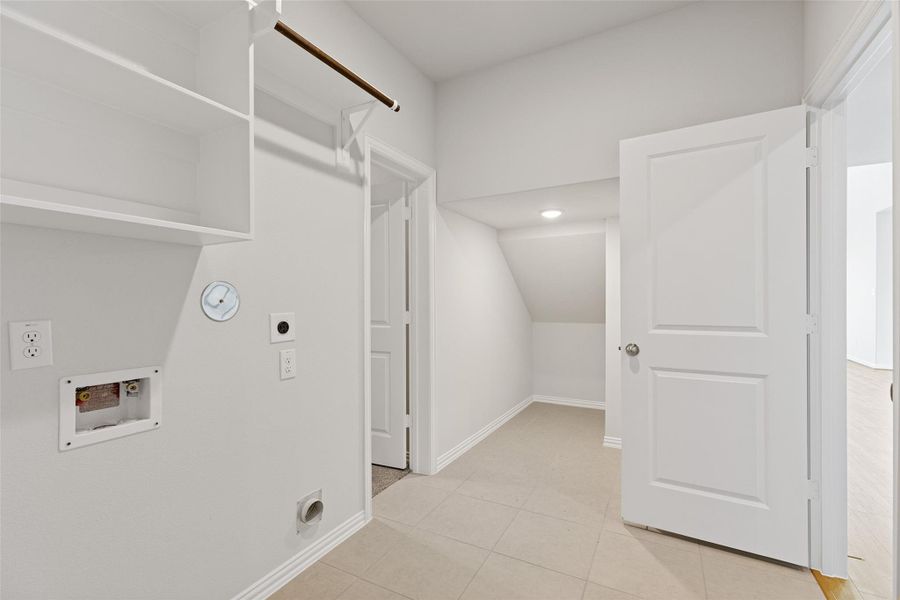 Spacious, unfurnished interior of a new home in Oakwood Estates, Waller (Image 21).