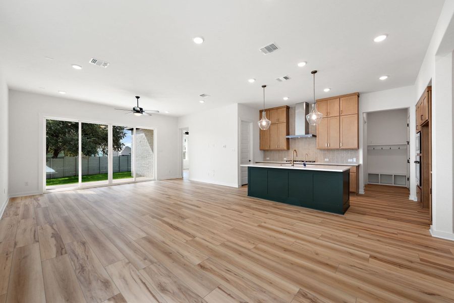 Spacious, unfurnished interior of a new home in Wolf Ranch, Georgetown (Image 20).