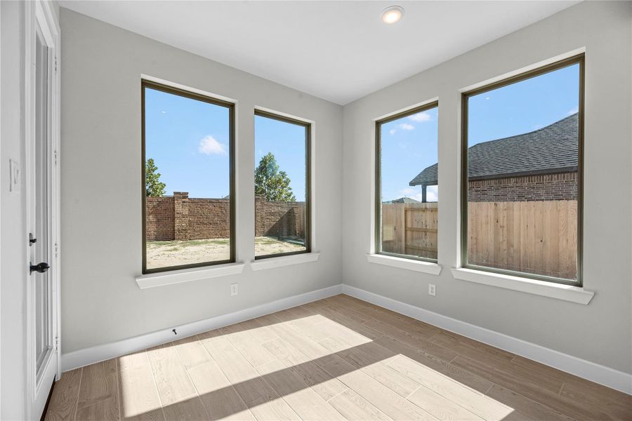 Representative image. Features, selections and colors may vary.