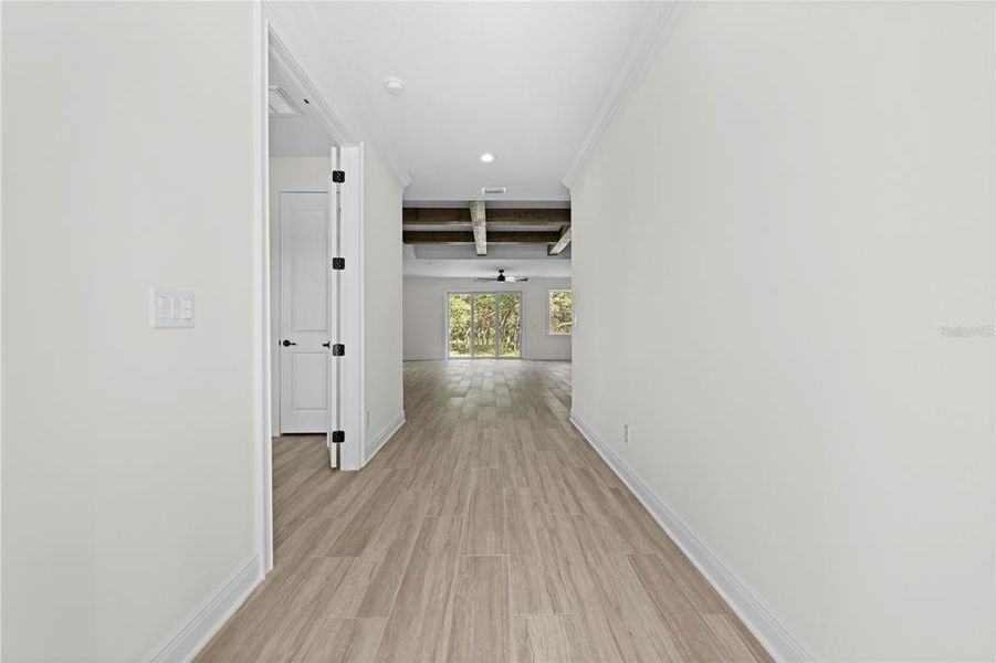 Spacious, unfurnished interior of a new home in , Weeki Wachee (Image 16).