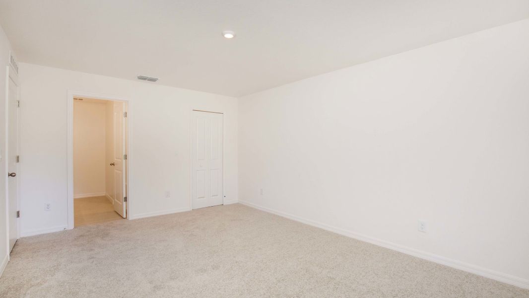 Spacious, unfurnished interior of a new home in Royal Highlands, Weeki Wachee (Image 25).