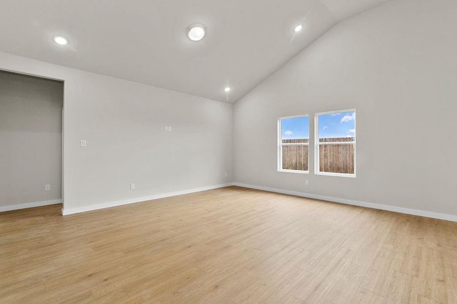 Spacious, unfurnished interior of a new home in Trails of Fossil Creek, Fort Worth (Image 14).