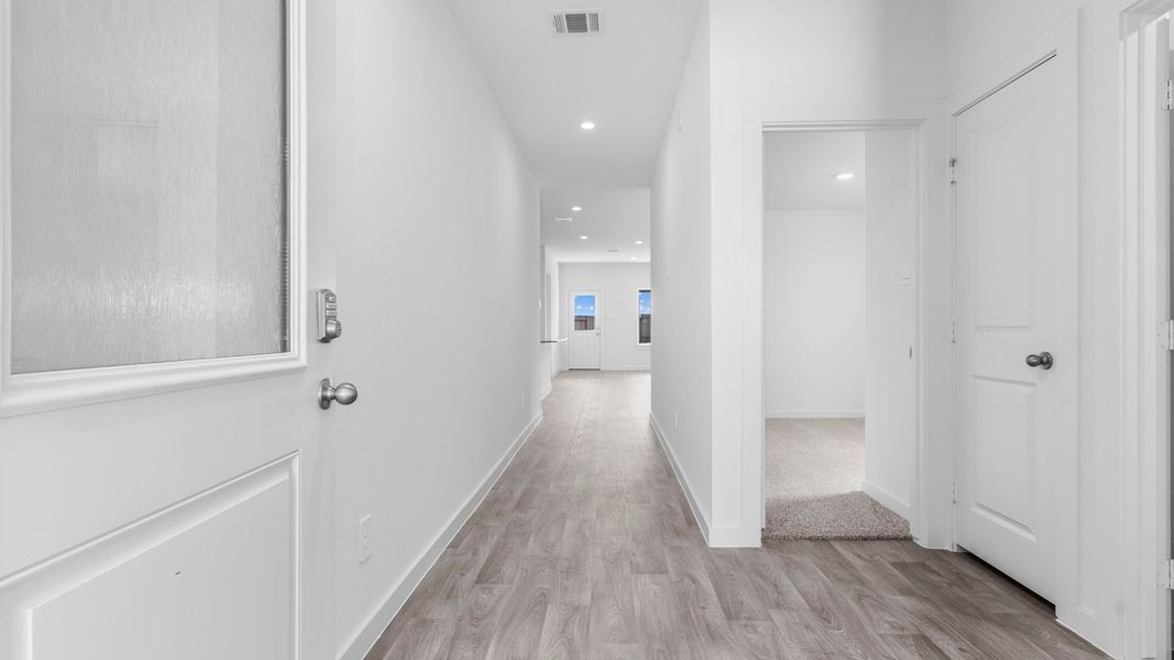 Spacious, unfurnished interior of a new home in Tamarron, Fulshear (Image 9). Spacious, unfurnished interior of a new home in Tamarron, Fulshear (Image 9).