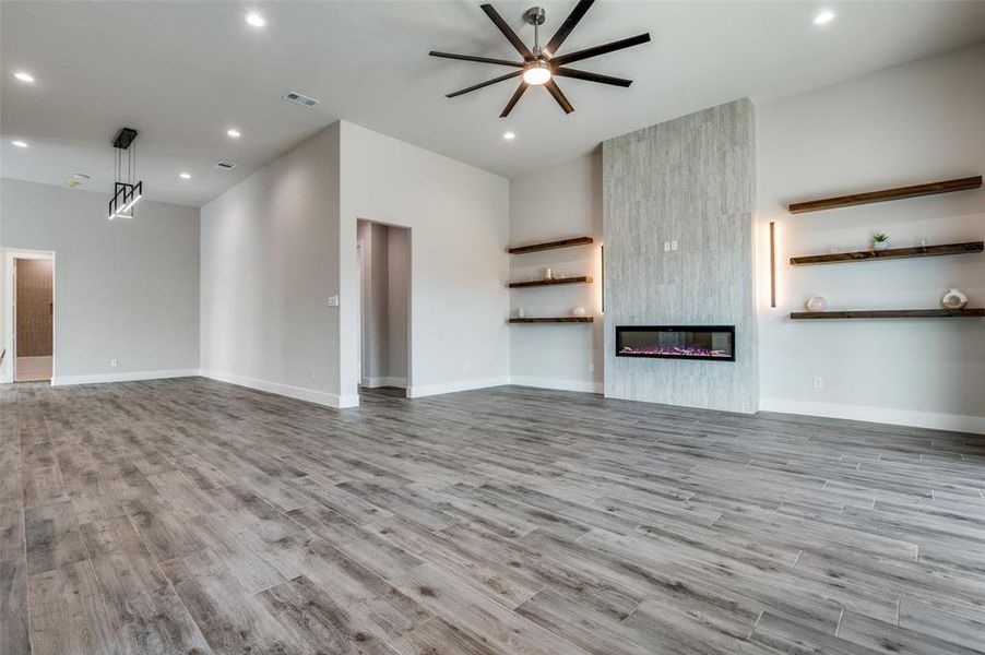 Spacious, unfurnished interior of a new home in , DeSoto (Image 19).