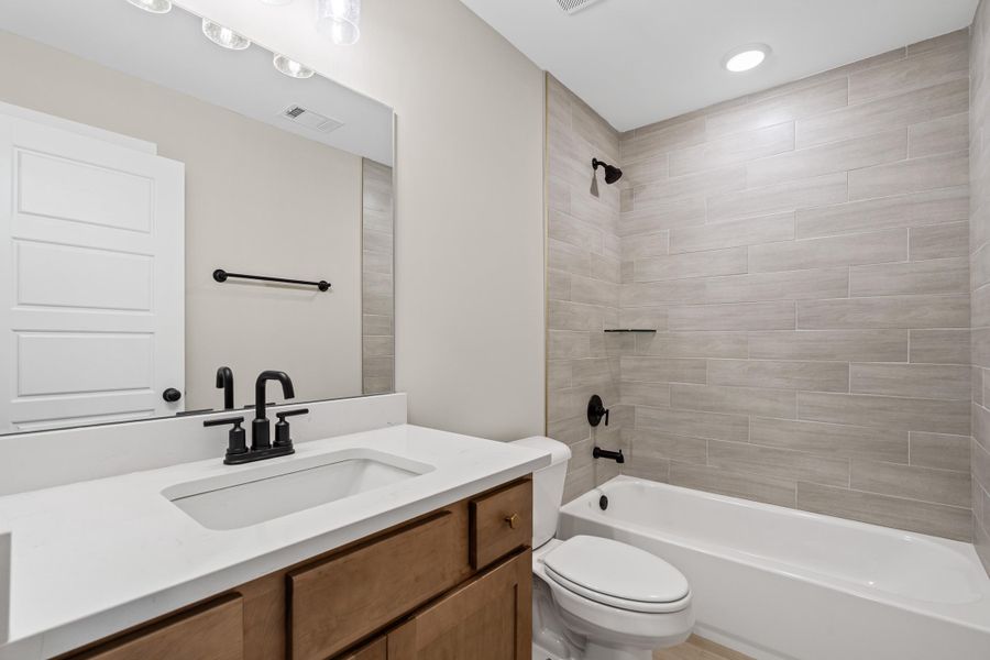Furnished interior view inside a new home in Lockwood, Collierville (Image 14).