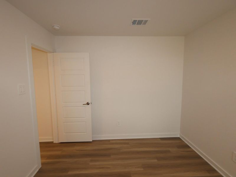 Spacious, unfurnished interior of a new home in Lone Star Landing, Montgomery (Image 18).