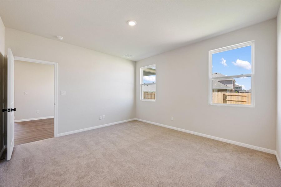 Spacious, unfurnished interior of a new home in Berry Creek Highlands, Georgetown (Image 26).