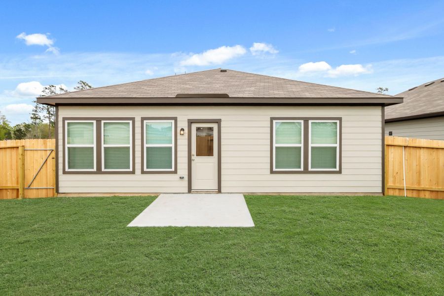 Exterior details and patio area of a home in Crockett Meadows, Conroe (Image 4).