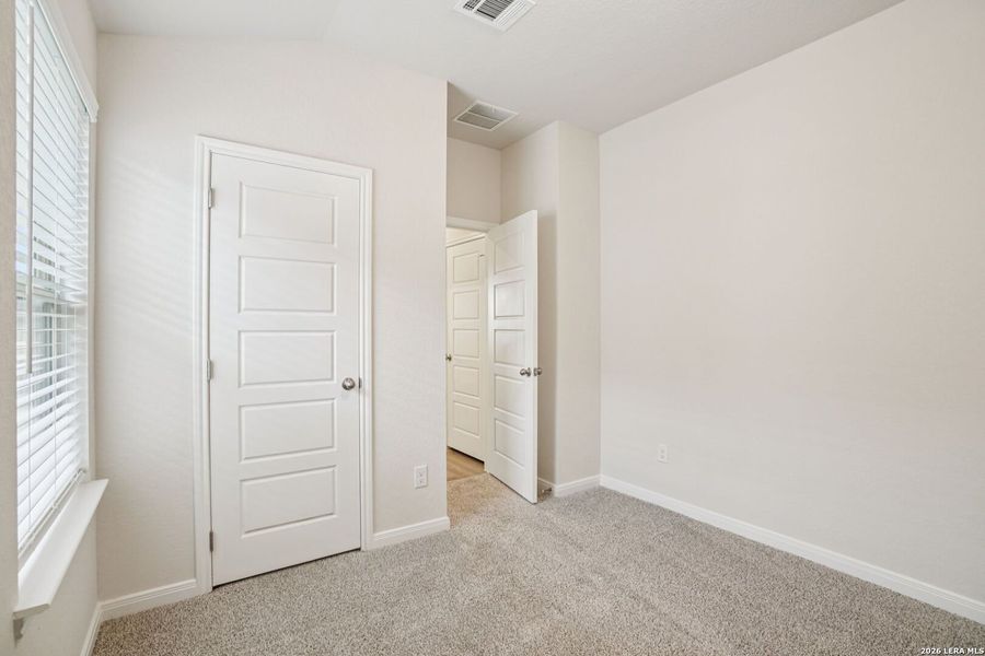Spacious, unfurnished interior of a new home in Catalina, Converse (Image 30).