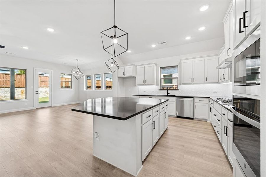 Furnished interior view inside a new home in Mantua Point Classics, Van Alstyne (Image 5). Furnished interior view inside a new home in Mantua Point Classics, Van Alstyne (Image 5).