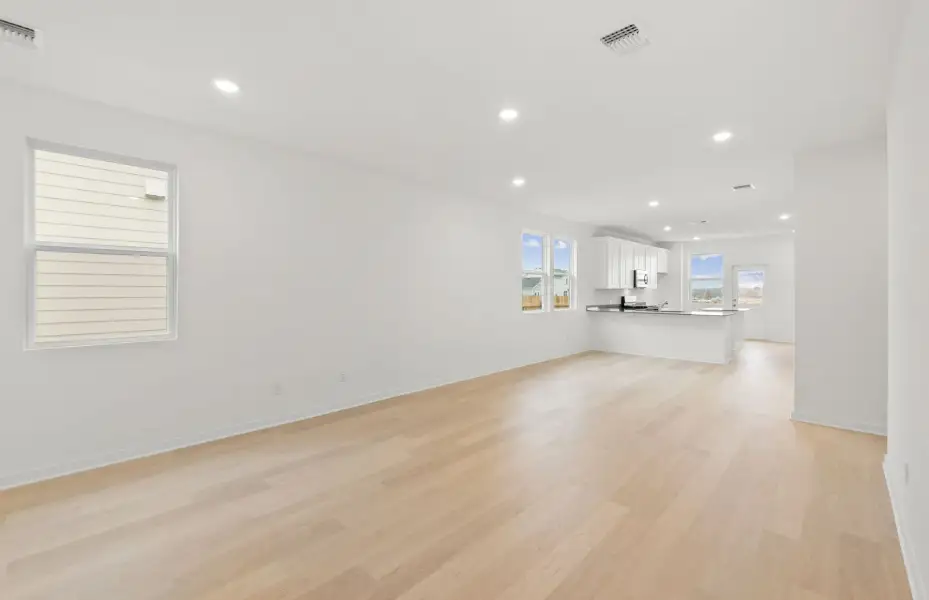 Spacious, unfurnished interior of a new home in Larson Crossing, Elgin (Image 14).