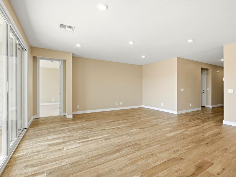 Spacious, unfurnished interior of a new home in Legacy Place, Glendale (Image 11).