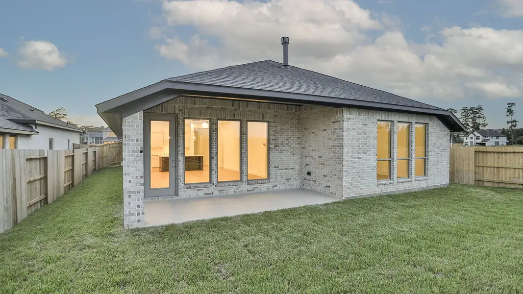 Exterior details and patio area of a home in Grand Central Park, Conroe (Image 2).