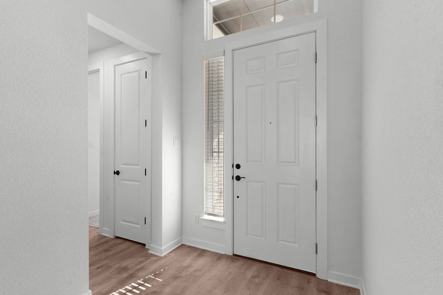 Spacious, unfurnished interior of a new home in Highland Village, Georgetown (Image 27).