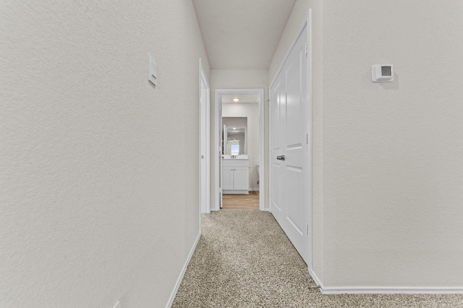 Spacious, unfurnished interior of a new home in Ladera, Luling (Image 29).