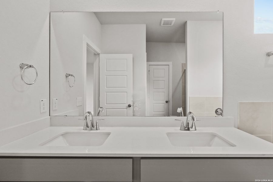 Close-up of interior finishes inside a home in Cinco Lakes, San Antonio (Image 16).