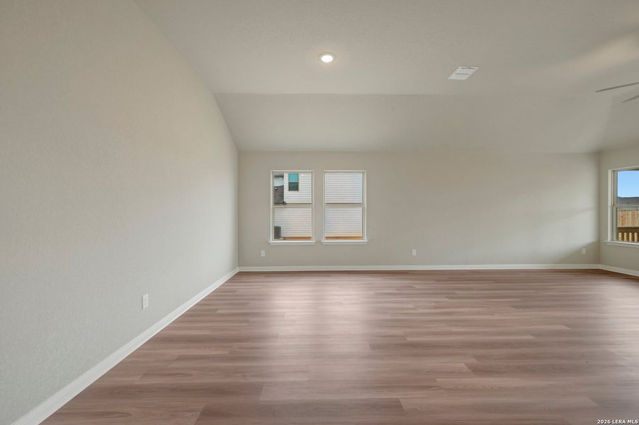 Spacious, unfurnished interior of a new home in Hickory Ridge Estates, Elmendorf (Image 28).