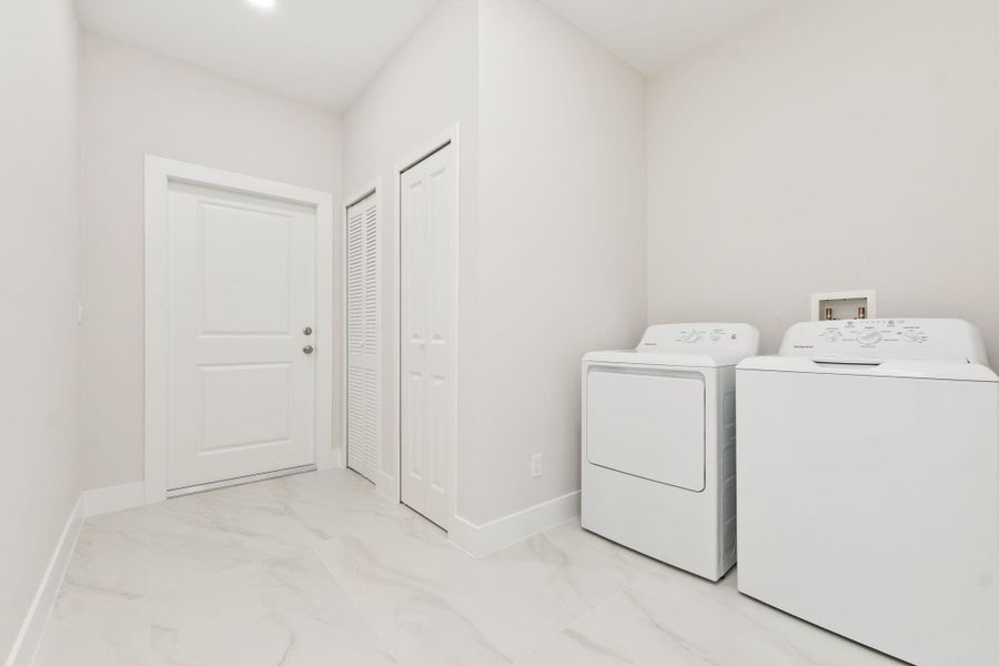 Spacious, unfurnished interior of a new home in , Fort Pierce (Image 19).