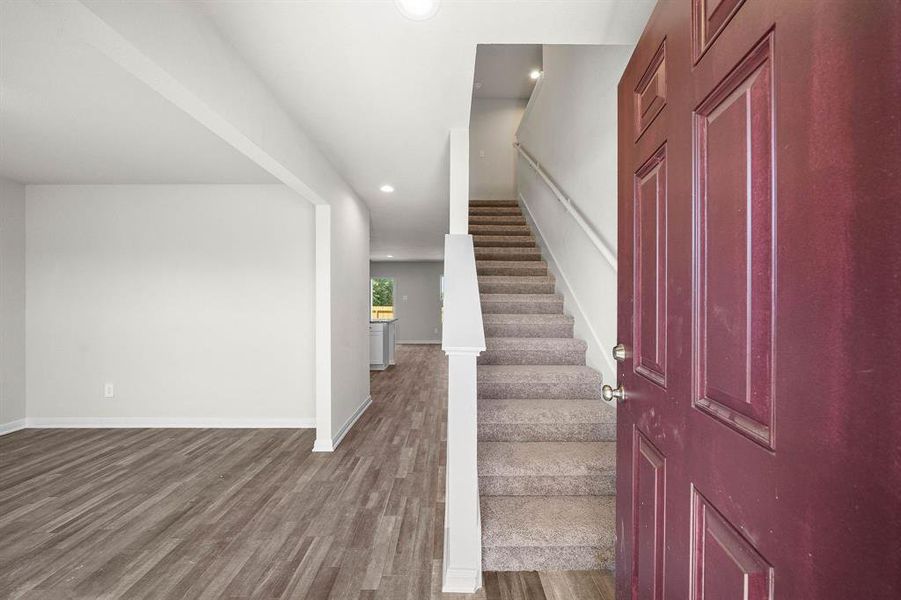 Spacious, unfurnished interior of a new home in Middlefield Village, Dallas (Image 22).