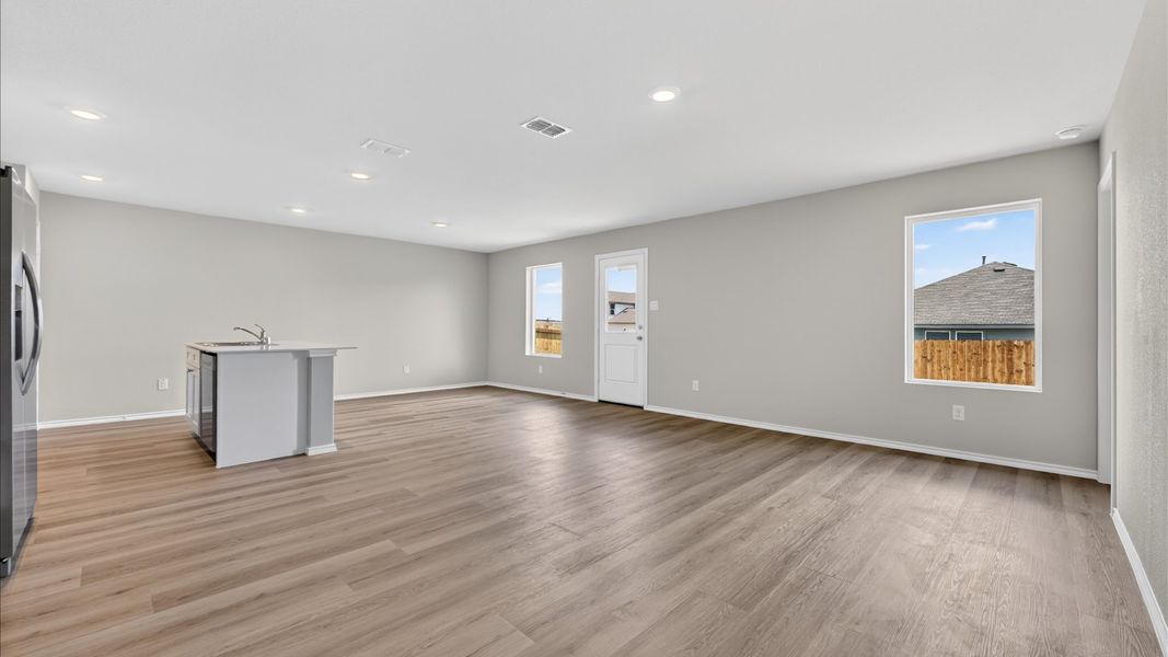 Representative unfurnished interior of a home built from the Bailey by D.R. Horton in Sunnycreek, Crowley (Image 15).