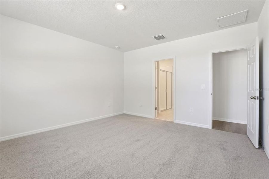 Spacious, unfurnished interior of a new home in Bradbury Creek - Signature Series, Haines City (Image 32).