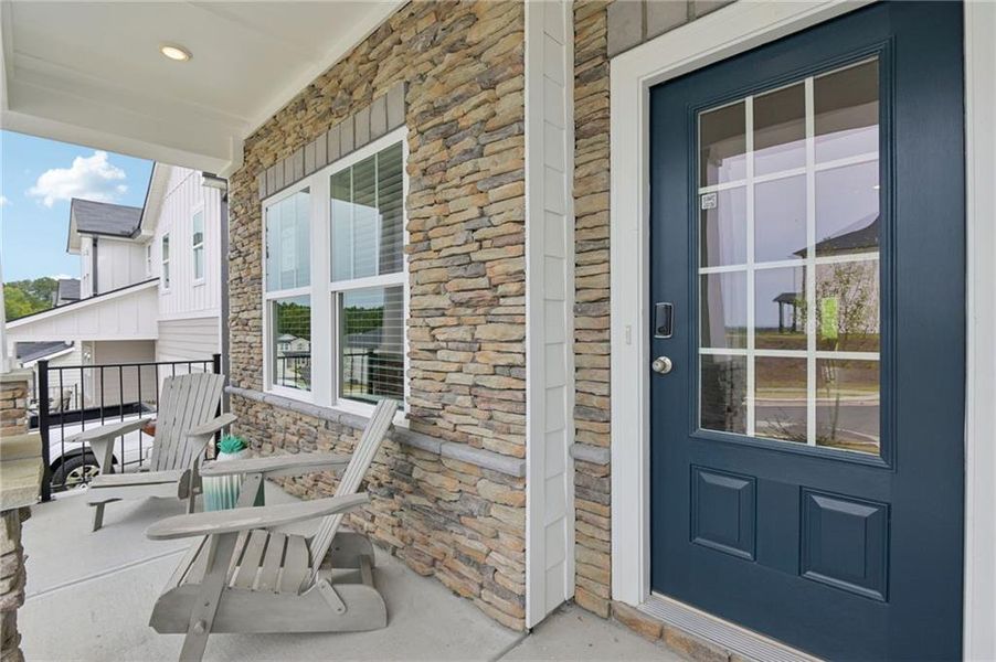 Exterior details and patio area of a home in Ivey Township, Dallas (Image 3).