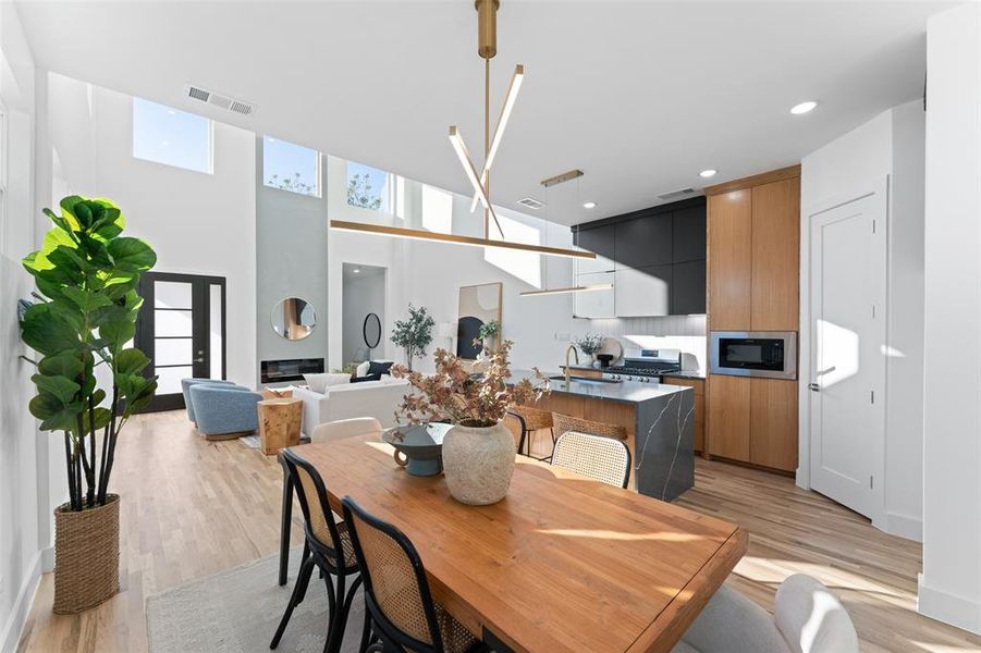 Furnished interior view inside a new home in , Dallas (Image 9).