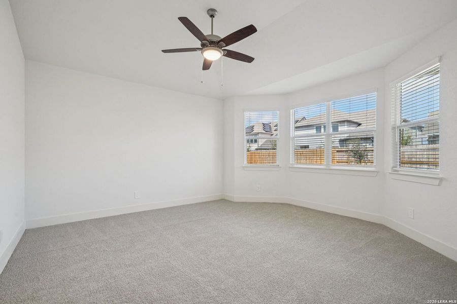 Spacious, unfurnished interior of a new home in Estancia Ranch - Premier Series, San Antonio (Image 25).