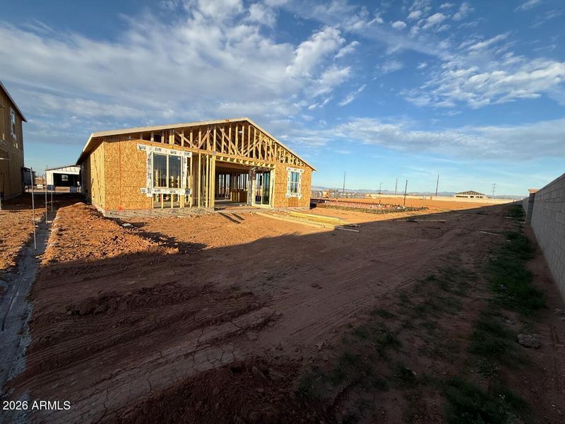 04 - Large Backyard 04 - Large Backyard