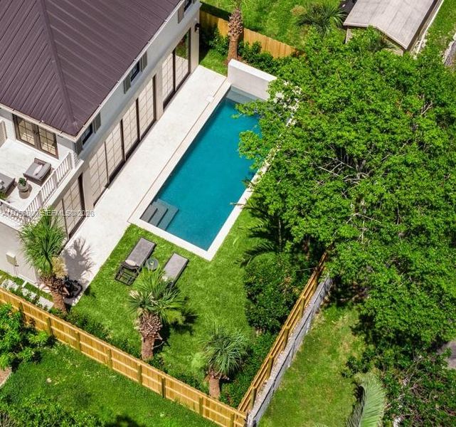 Exterior details and patio area of a home in , Miami (Image 16).