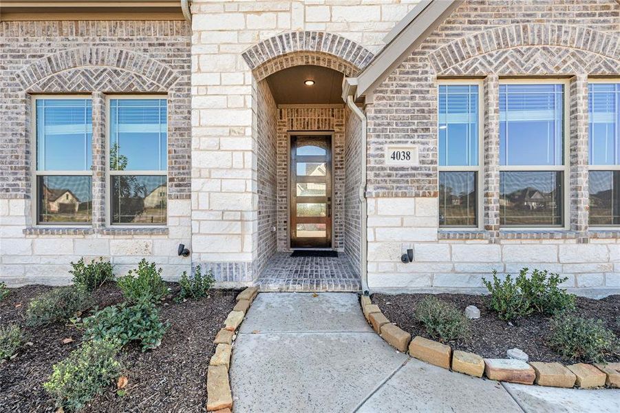Exterior details and patio area of a home in Villages of Walnut Grove, Midlothian (Image 4).