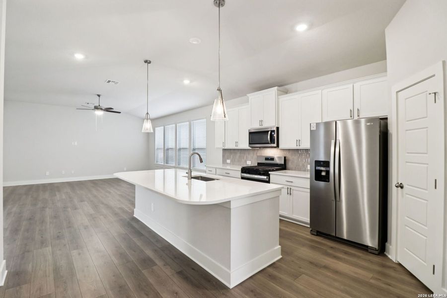 Furnished interior view inside a new home in Scenic Crest - Premier Series, Boerne (Image 7). Furnished interior view inside a new home in Scenic Crest - Premier Series, Boerne (Image 7).