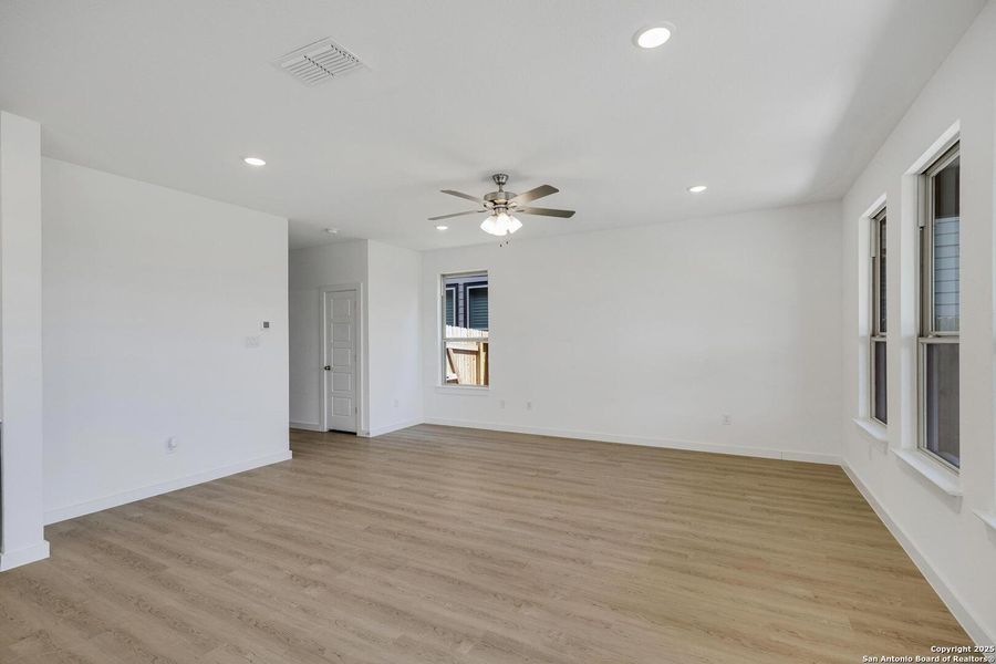 Spacious, unfurnished interior of a new home in Morgan Meadows, San Antonio (Image 21). Spacious, unfurnished interior of a new home in Morgan Meadows, San Antonio (Image 21).