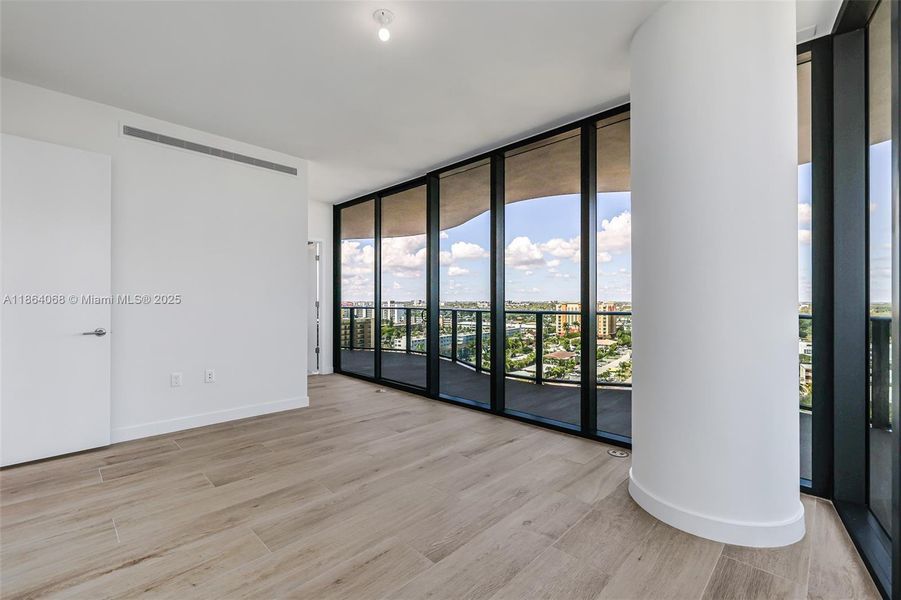 Spacious, unfurnished interior of a new home in , Pompano Beach (Image 35). Spacious, unfurnished interior of a new home in , Pompano Beach (Image 35).