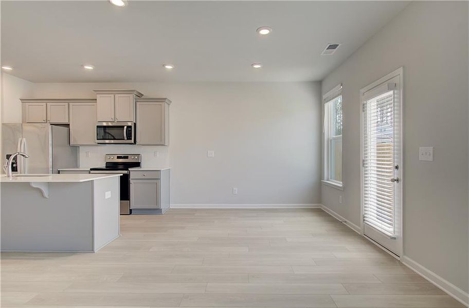Spacious, unfurnished interior of a new home in Bowers Farm, McDonough (Image 15).