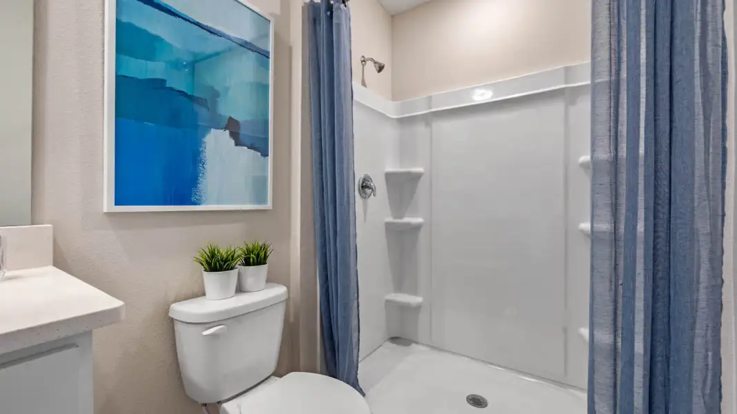 Representative furnished interior of a home built from the Pearson by D.R. Horton in Hawthorne Ranch Townhomes, Lakeland (Image 31).